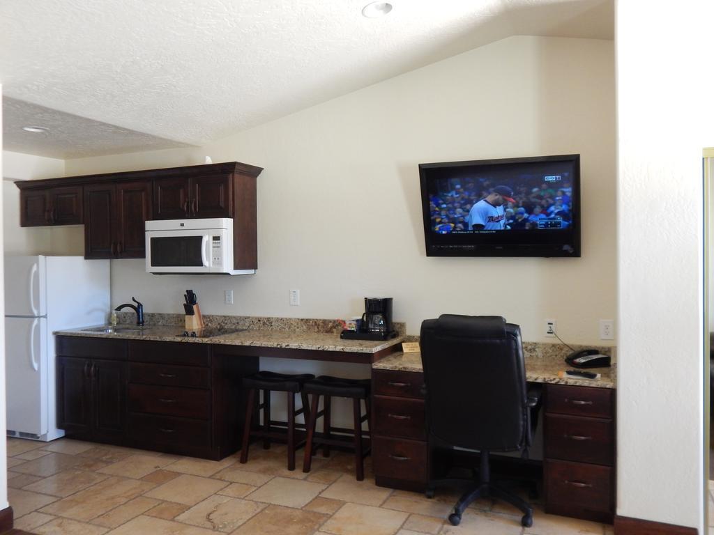 Winterton Suites Уиллистон Экстерьер фото