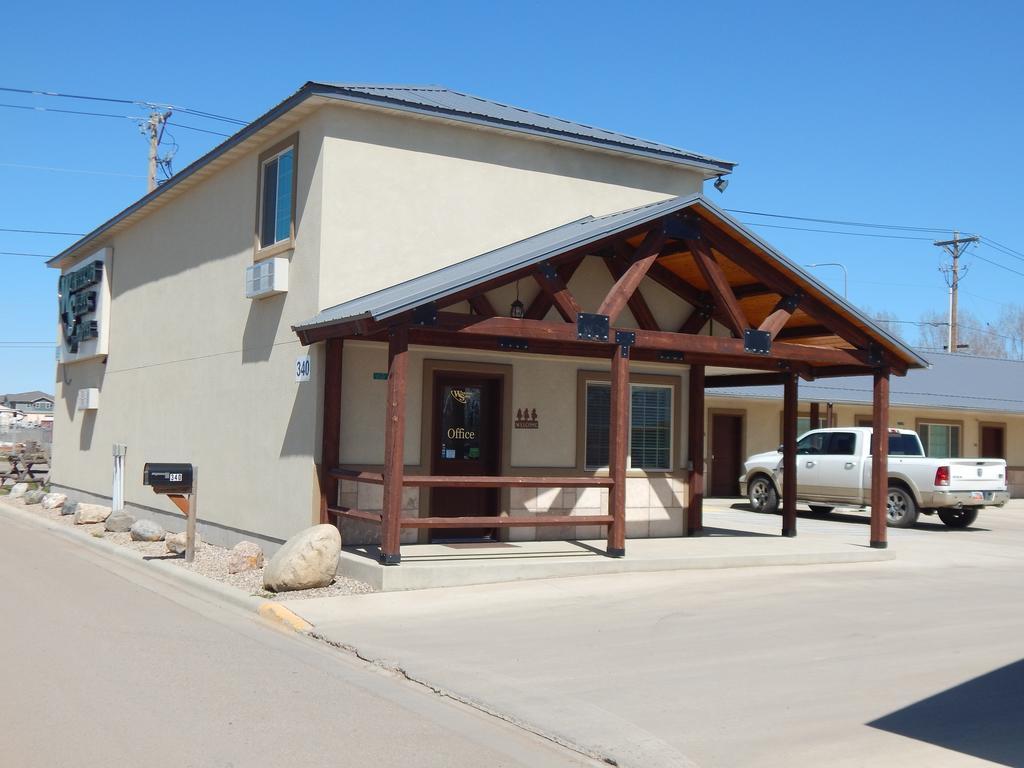 Winterton Suites Уиллистон Экстерьер фото