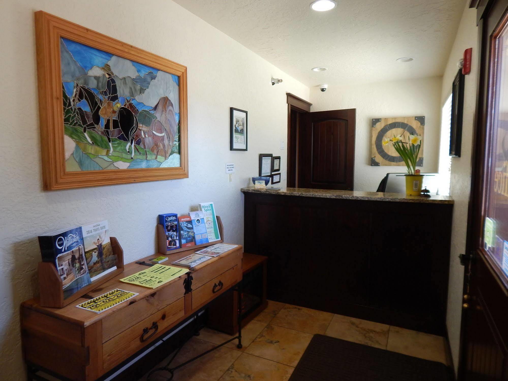 Winterton Suites Уиллистон Экстерьер фото
